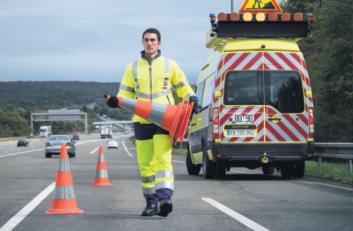 Hommes en jaune campagne de sécurité