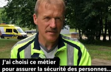 Homme en jaune